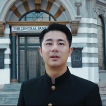 闯进演艺圈的婚礼主持人,用一年时间跟半个娱乐圈明星飙戏