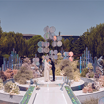 真实婚礼 | 湖面上升起了太空站,一场超现实炫彩宇宙婚礼