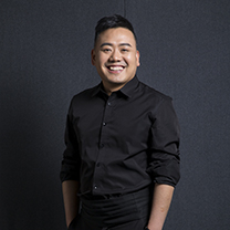 背光而站，他用专业助力每一个作品闪光