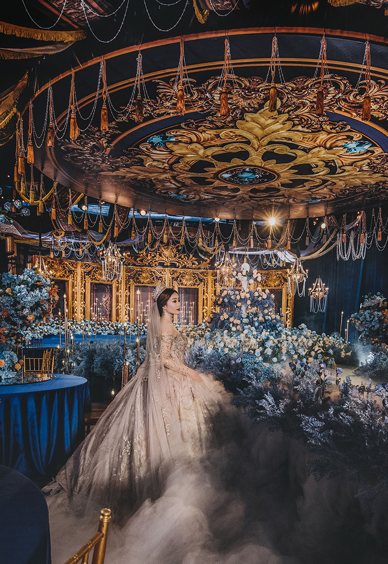 The Queen's Wedding | 在宝蓝色与古铜金交相辉映的盛宴中，拥抱我的女王