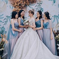 还有什么能比秋日里的户外婚礼,更浪漫的了?