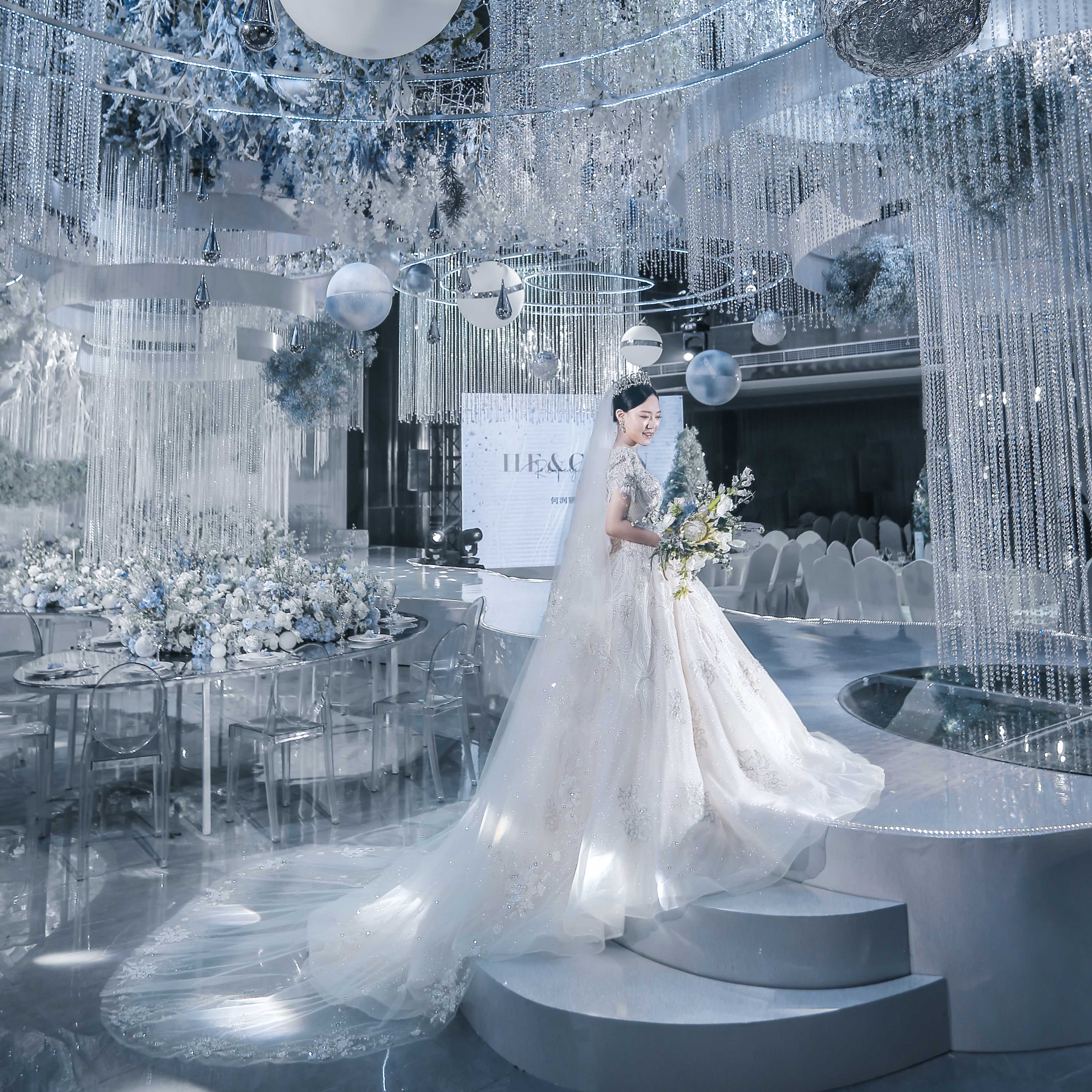 真实婚礼丨STARRY SKY:梦幻蓝色风来袭,100000颗星星掉落闪烁~