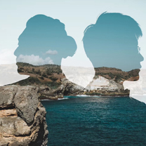 于天气变幻时瞬间完成一场婚礼搭建，彼时我们都爱他和他