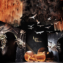 「神说，要有光」这场满目橙意的婚礼秀，带你体验爱的未来式