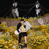 钱塘江露台惊现巨型大船，还原电影《大鱼》唯美花海