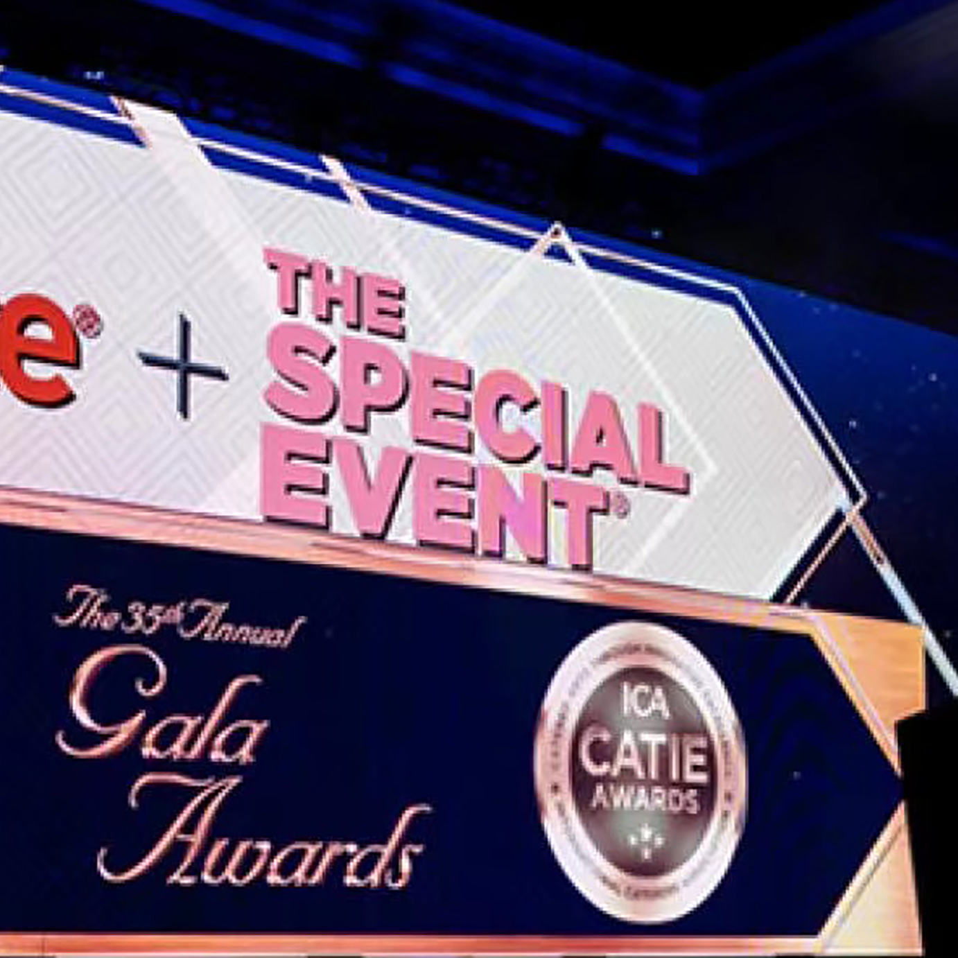 捷报!空间设计师张球Wynne.Z斩获美国The Special Event世界公关活动大赏“最佳婚礼”及“最佳装饰”两项大奖