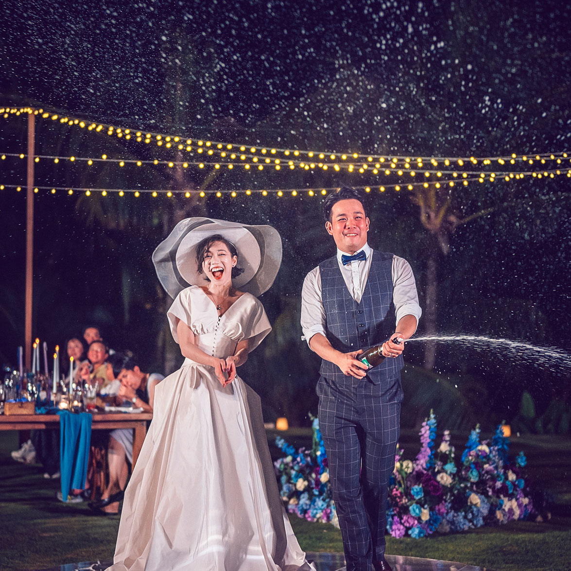 最爱的人在身边，最好的朋友在对面