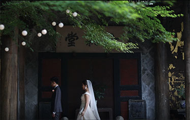 M'ama! Sì,m'ama lo vedo.Lo vedo 她肯定爱着我