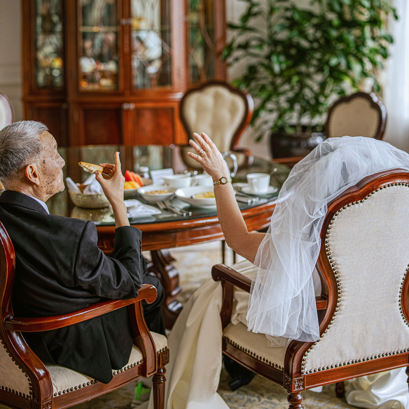 专题策划 | 申爱 | 人生逆旅,必有人重写爱情