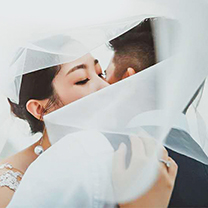 我们在庆祝爱情的日子里,记录爱情!