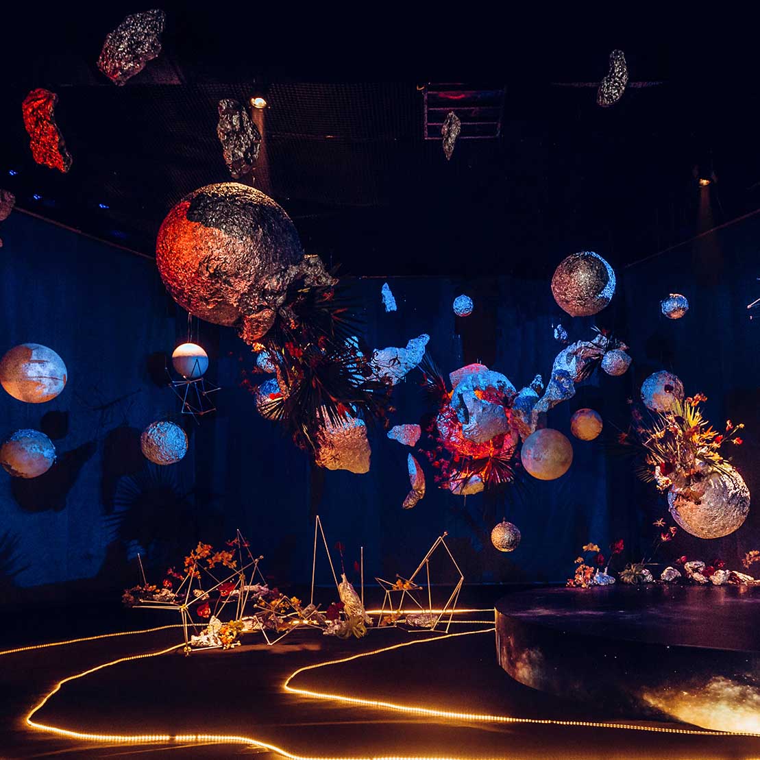 2019亚洲婚礼风尚盛典·宴会设计发布 | 用技术降低成本，用现代花艺演绎在时空里流浪，在宇宙里发光！