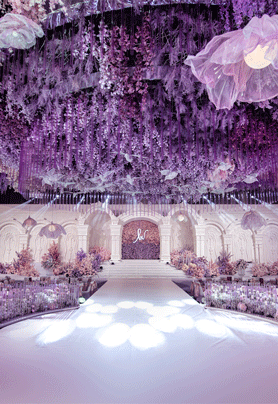 全鲜花的粉紫色浪漫花园