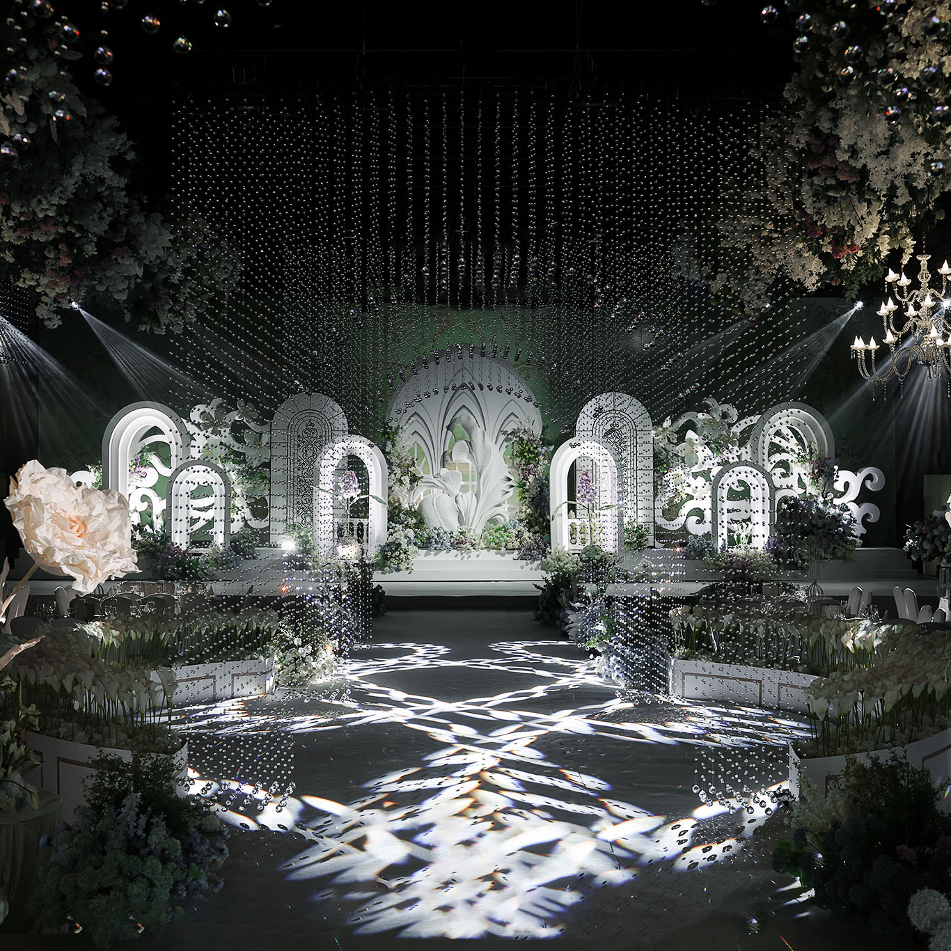 在赏心悦目的色彩里「奔赴爱情」